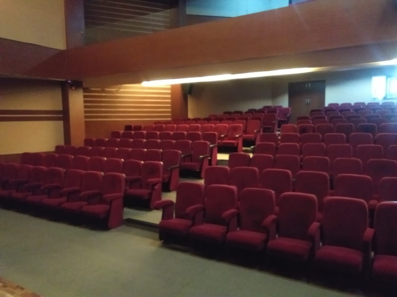 auditorium sound system setup